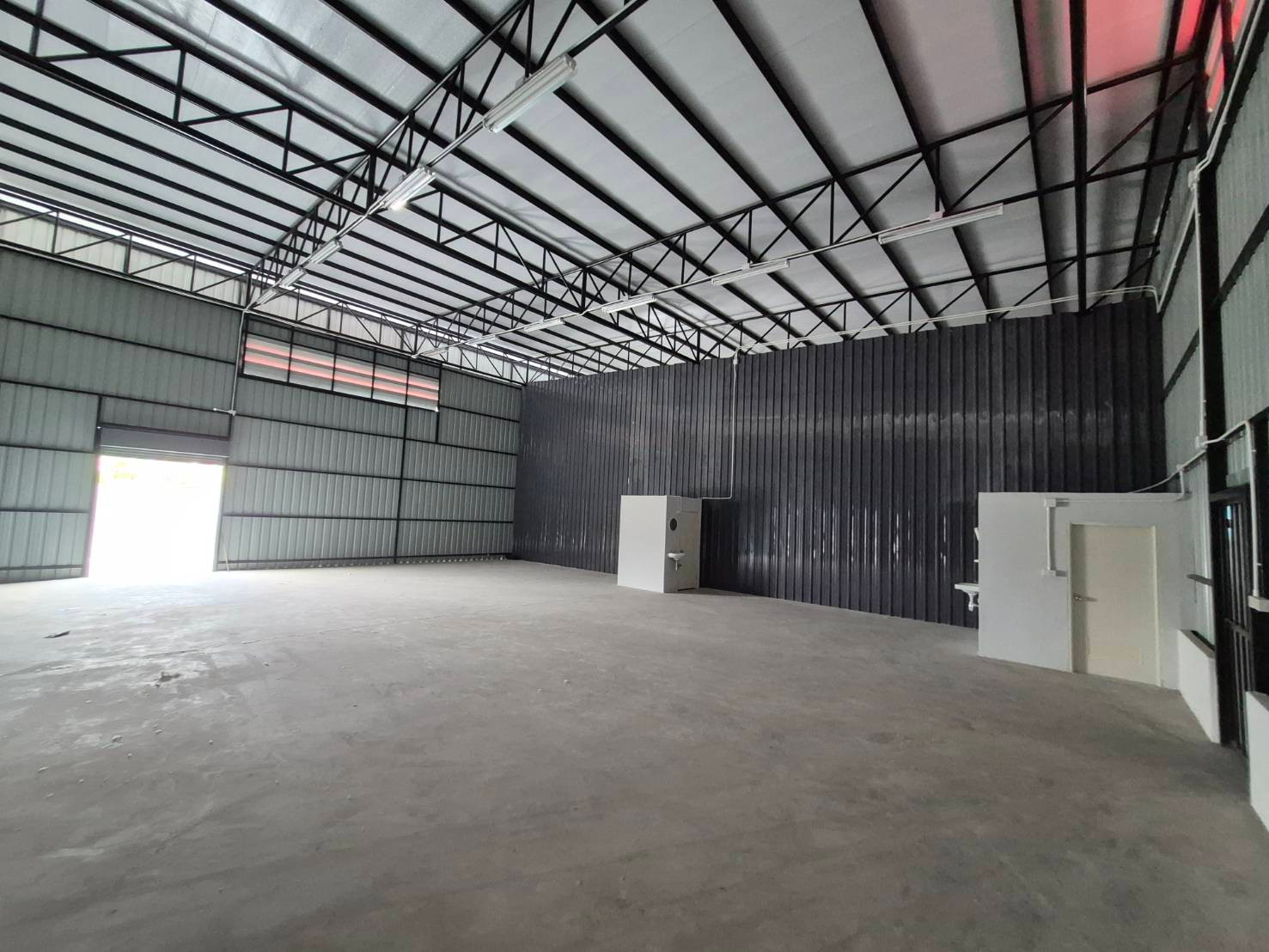 Warehouse for rent, Phutthamonthon Sai 1, very good location, next to the main road, suitable for storing products. Near MRT Phasi Charoen, Seacon Bang Khae Warehouse for rent, Phutthamonthon Sai 1, very good location, next to the main road, suitable for storing products. Near MRT Phasi Charoen, Seacon Bang Khae