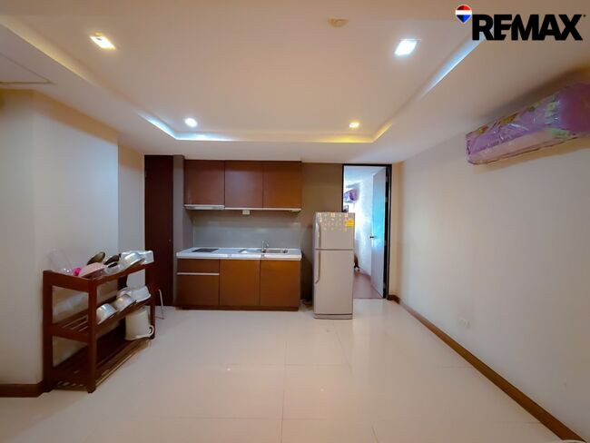 Condo J.W. City Ratchada 32 (J.W. City Ratchadaphisek 32), opposite the Ratchada Criminal Court, area 51.90 square meters, 2 bedrooms, 2 bathrooms, 1 kitchen, corner room with 100% parking, 1 room per 1 car. Condo J.W. City Ratchada 32 (J.W. City Ratchadaphisek 32), opposite the Ratchada Criminal Court, area 51.90 square meters, 2 bedrooms, 2 bathrooms, 1 kitchen, corner room with 100% parking, 1 room per 1 car.