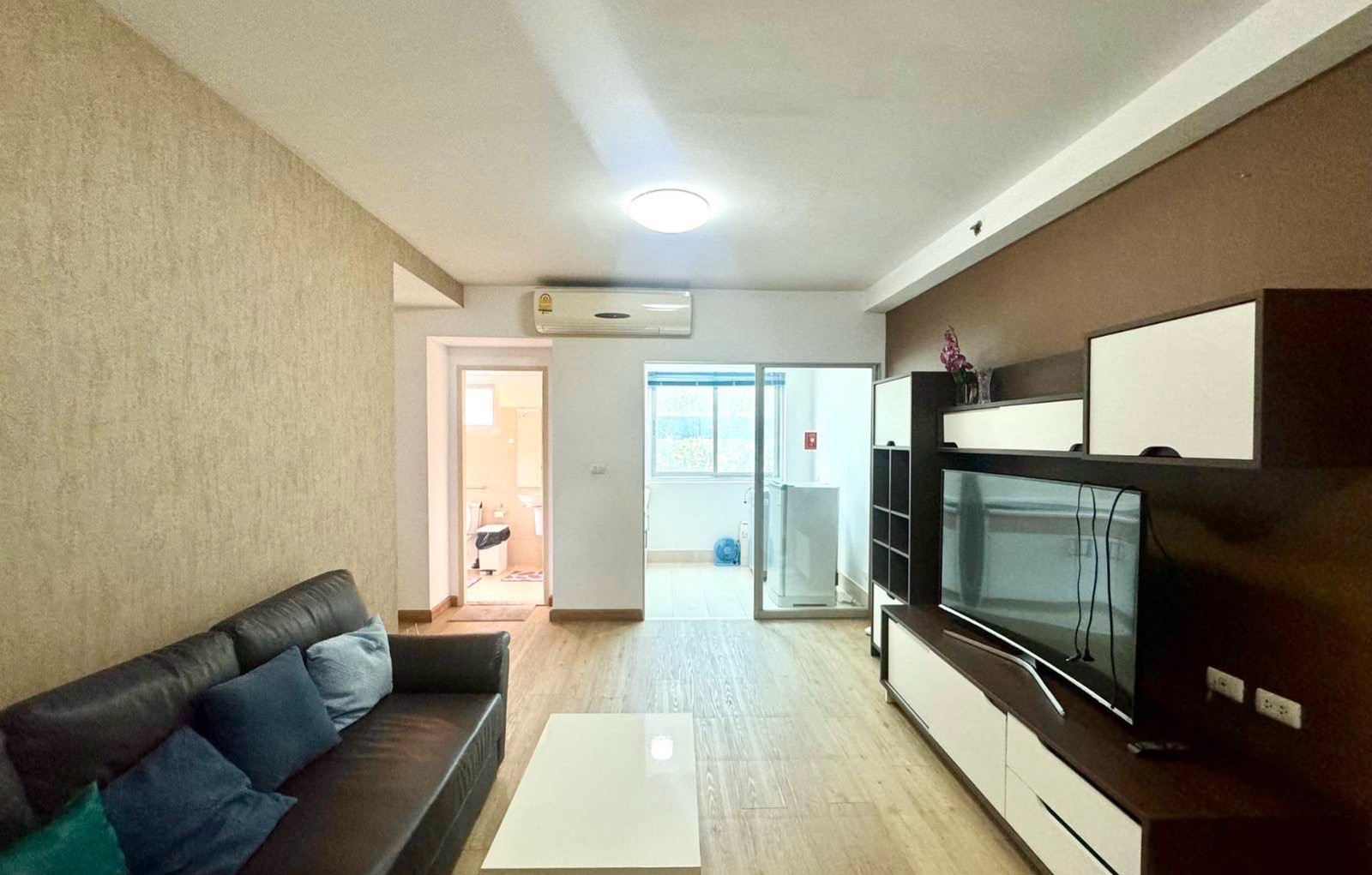 A large room divided into perfect proportions Near the lifestyle area Ekamai-Thonglor