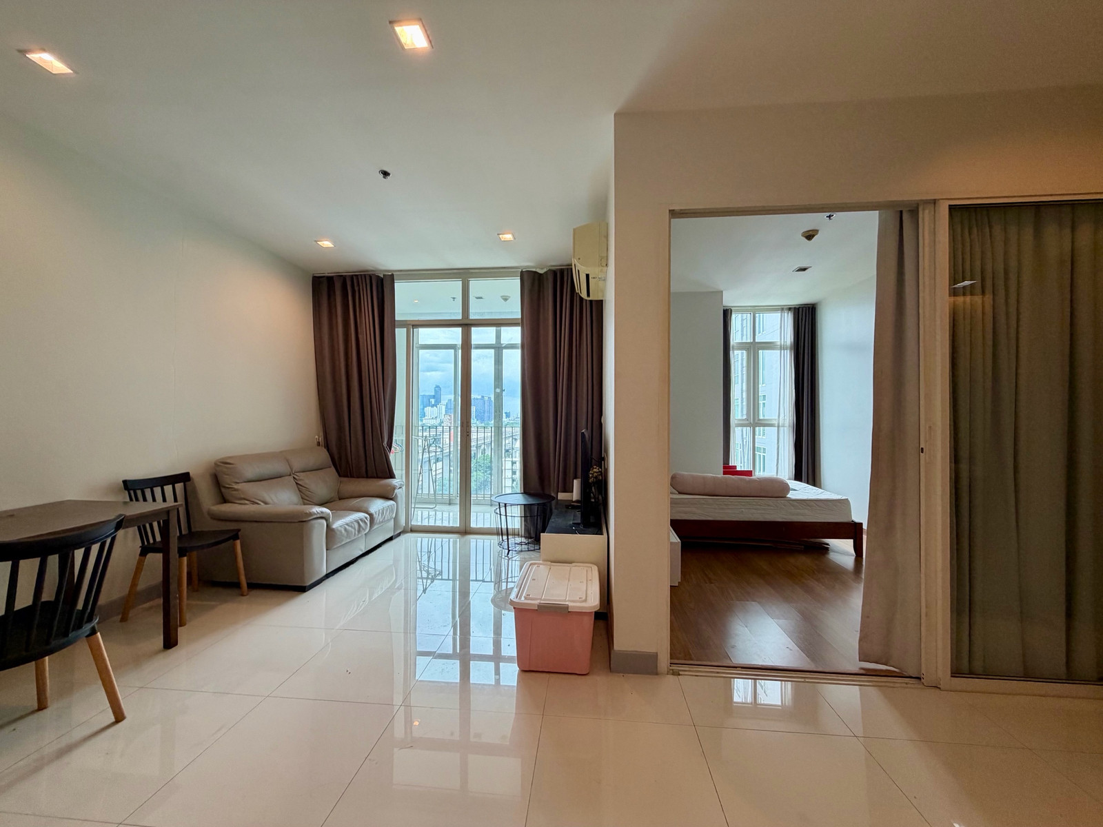Ideo Verve, the number one condo next to Ratchaprarop Airport Link, 2 bedrooms, 1 bathroom, 56 sq m, corner room, rare item, very cute price. Near Central World, Siam, Pratunam, Makro, indoor swimming pool, you can use it all day, dont be afraid of damage