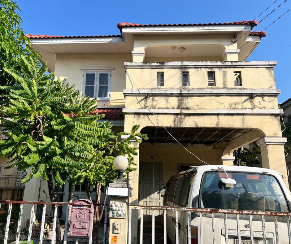 For sale Wiset Suk Nakhon Village Phanthai Norasingh Wiset Suk Nakhon Village 19, 2-story detached house, 51 square wah.