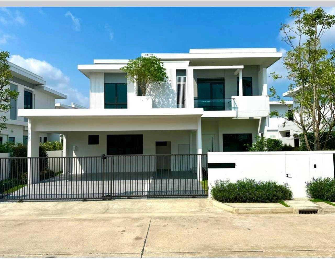 Luxury detached house for sale, Manthana Bangna Km. 15 — quality society, ready to move in immediately, selling price 15,990,000 baht. Luxury detached house for sale, Manthana Bangna Km. 15 — quality society, ready to move in immediately, selling price 15,990,000 baht.