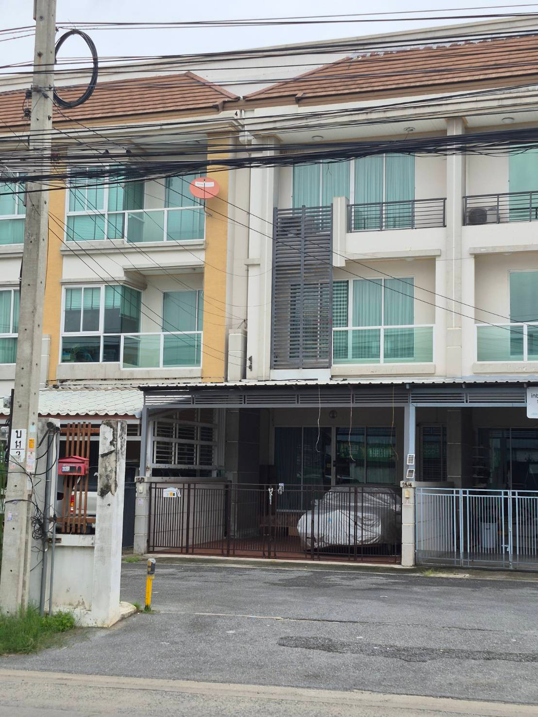 Townhouse for rent, 3 floors, 3 bedrooms, Soi Chaloem Phrakiat 48, Navy Place TownHome, near Suan Huang Rama IX and Bueng Nong Bon.