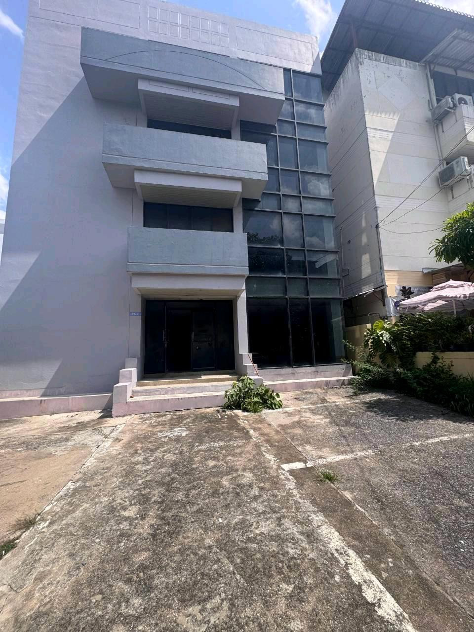 ขาย / เช่า อาคารสำนักงาน ตึก 4 ชั้น หัวมุม ใกล้สนามบินดอนเมือง ทำเลดี ราคาสุดคุ้ม  – รูปที่ 3
