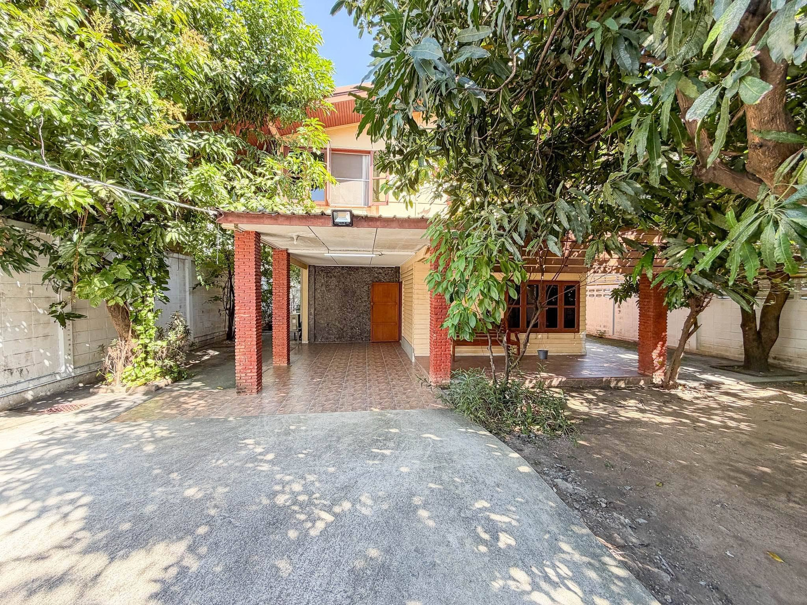 Classic Wooden House for Rent in Ekkamai Pridi Ideal for Cafe Wellness Studio Classic Wooden House for Rent in Ekkamai Pridi Ideal for Cafe Wellness Studio