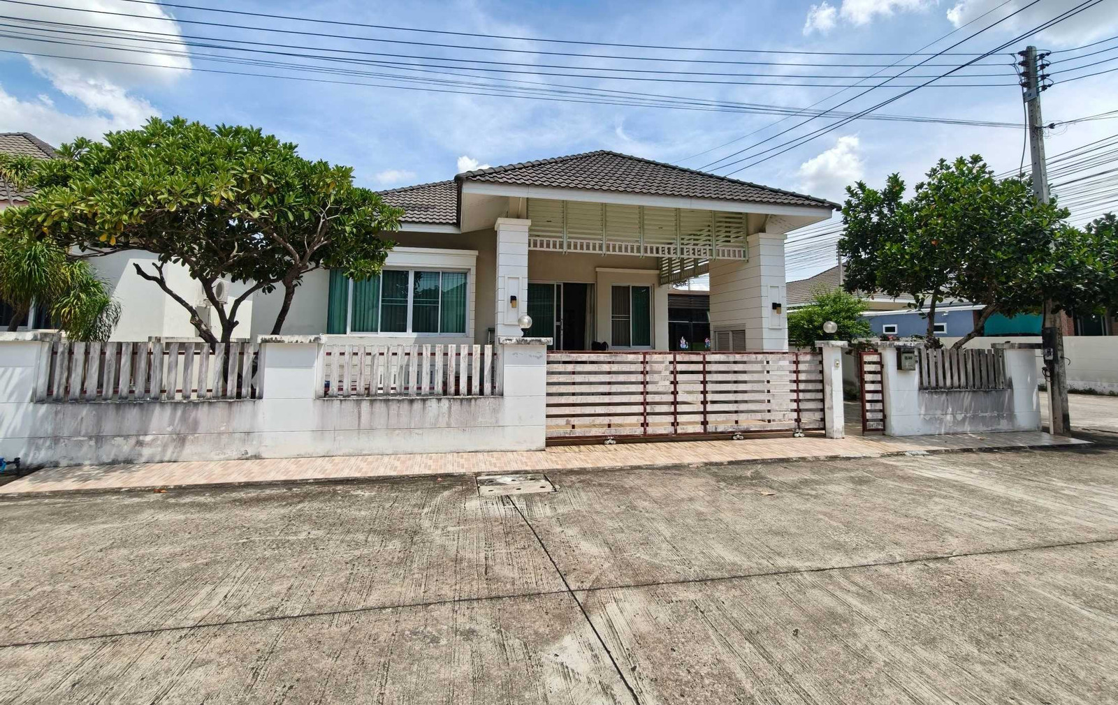 Corner detached house Tharasiri Village, Lamphu Island Corner detached house Tharasiri Village, Lamphu Island