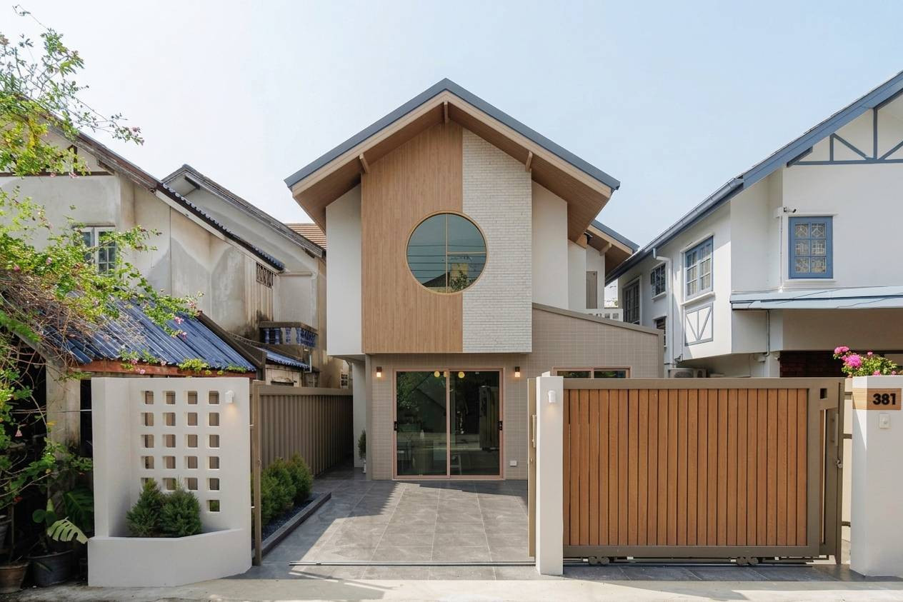 2-story detached house for sale, Soi Lat Phrao 93, ready to move in, good location, near The Mall Bang Kapi.