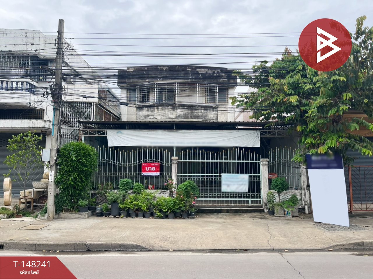Commercial building for sale, 2 and a half floors, area 74 sq m, Bangkok. Commercial building for sale, 2 and a half floors, area 74 sq m, Bangkok.