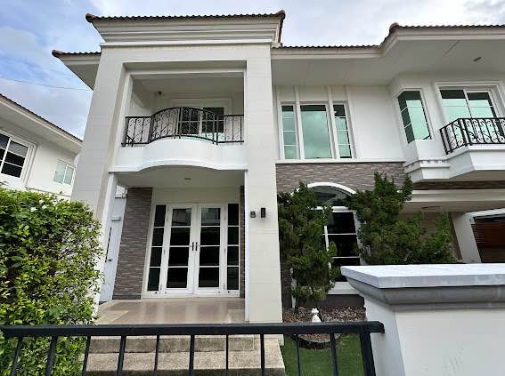 For rent, luxury detached house Casa Grand Taksin - Rama 2, only 900 meters from Rama 2 Road. For rent, luxury detached house Casa Grand Taksin - Rama 2, only 900 meters from Rama 2 Road.
