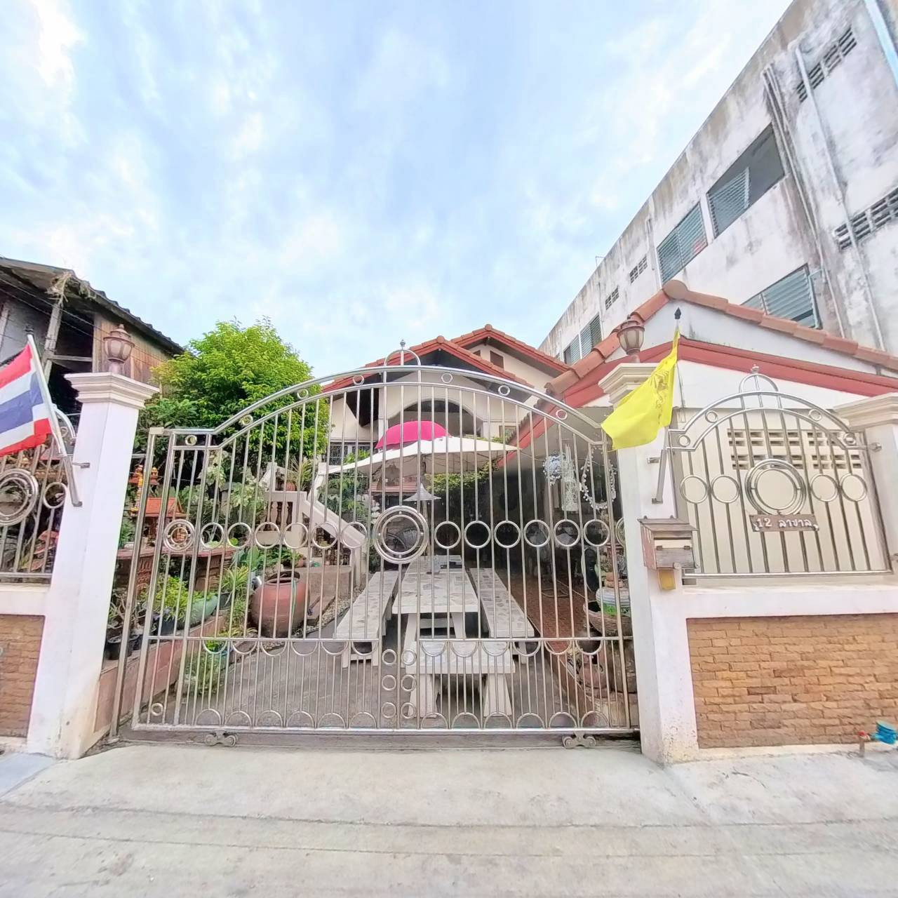 1-story detached house for sale, Soi Lasalle 32, good location, near BTS Bearing, only 1.5 km., very good price.