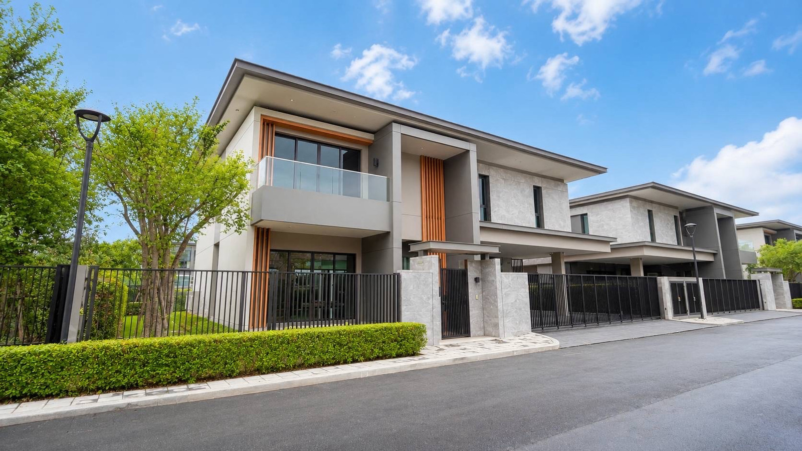 Luxurious 2-story detached house LAKE LEGENG BANGNA-SUVARNAPHUMI Luxurious 2-story detached house LAKE LEGENG BANGNA-SUVARNAPHUMI