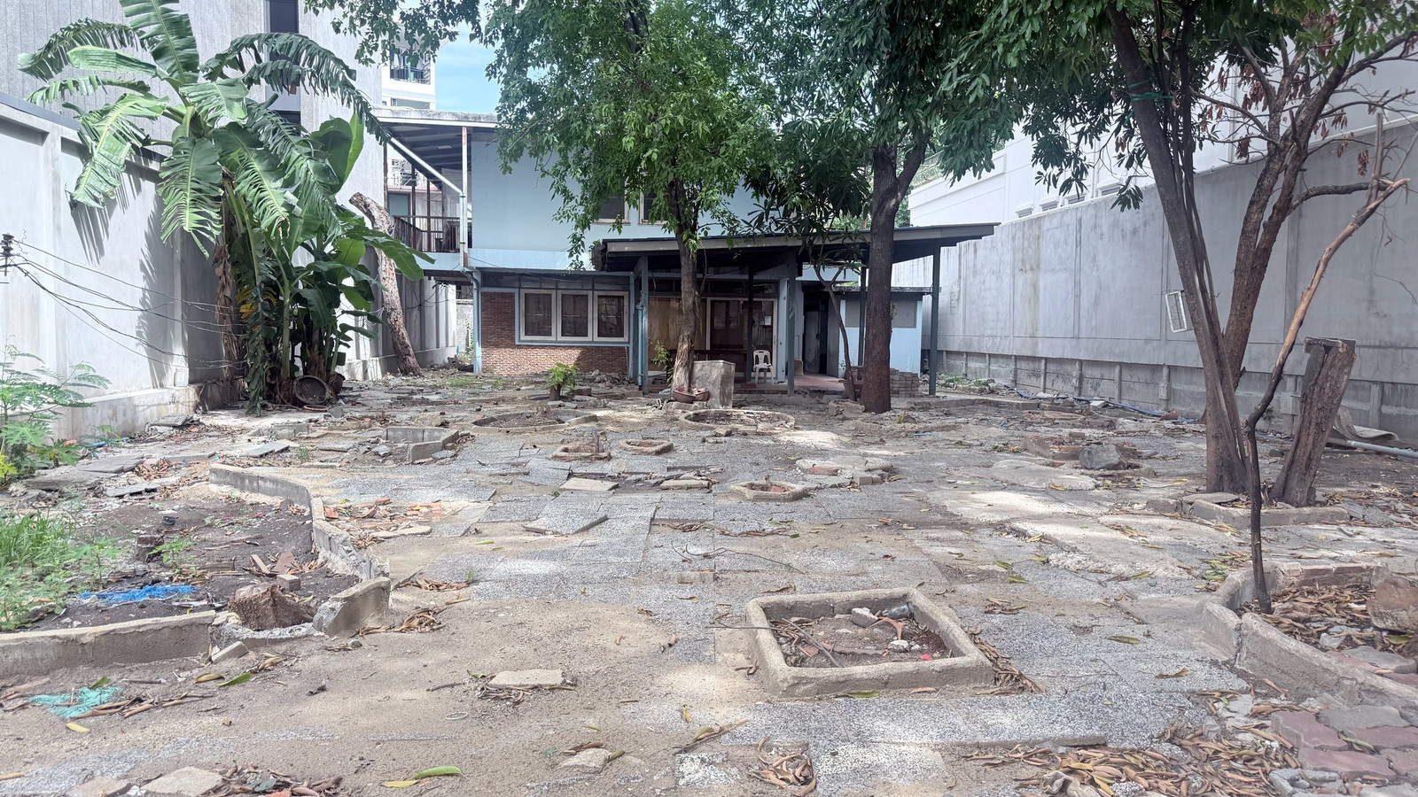 Land for sale at Udomsuk 18, below market price, 600 meters from Bangkok Mall, total land area 162 square wah, including transfer fee. Land for sale at Udomsuk 18, below market price, 600 meters from Bangkok Mall, total land area 162 square wah, including transfer fee.