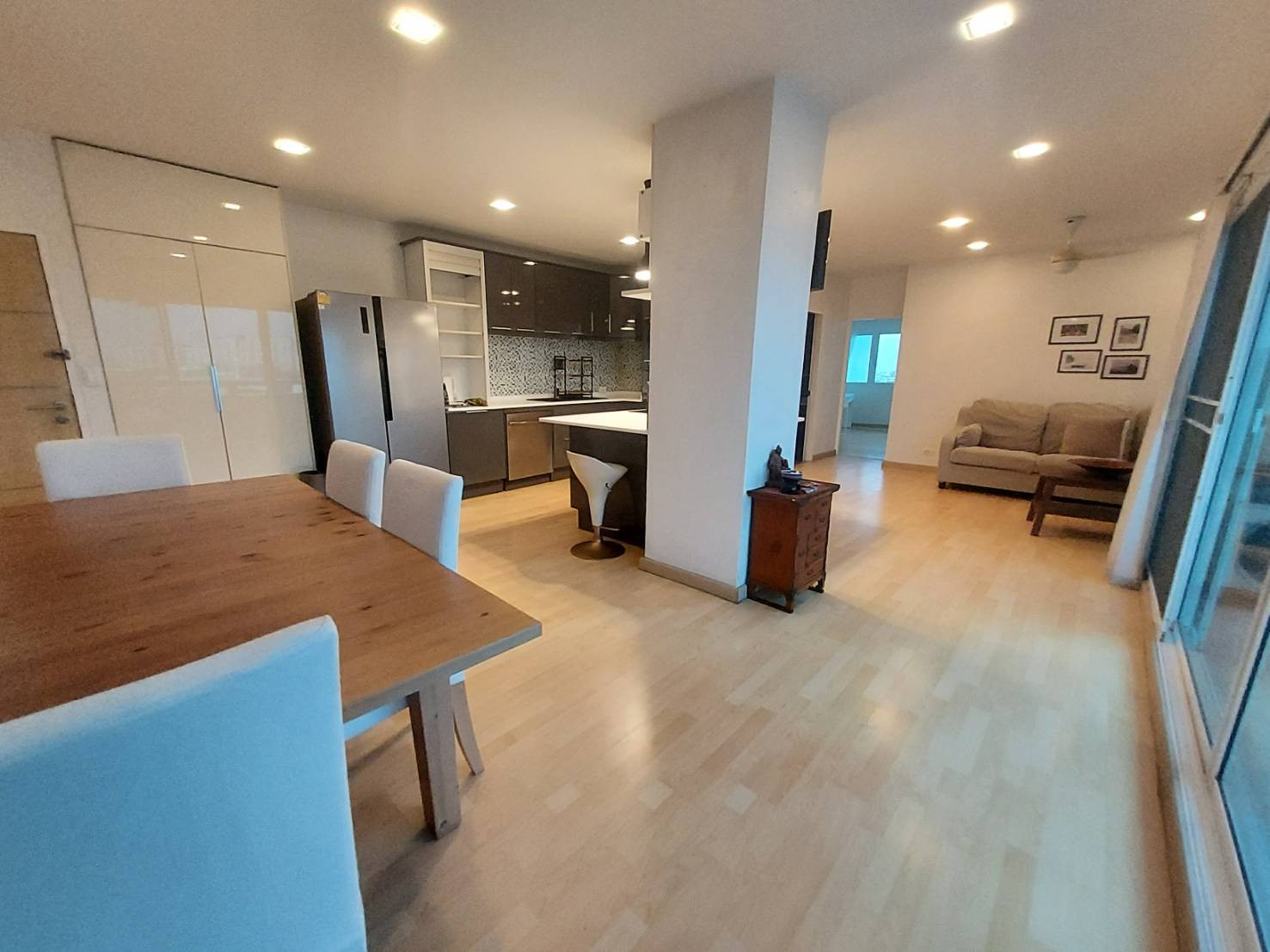 Spacious corner unit for the homely European interior and atmosphere near BITEC and Bangkok Mall Arena
