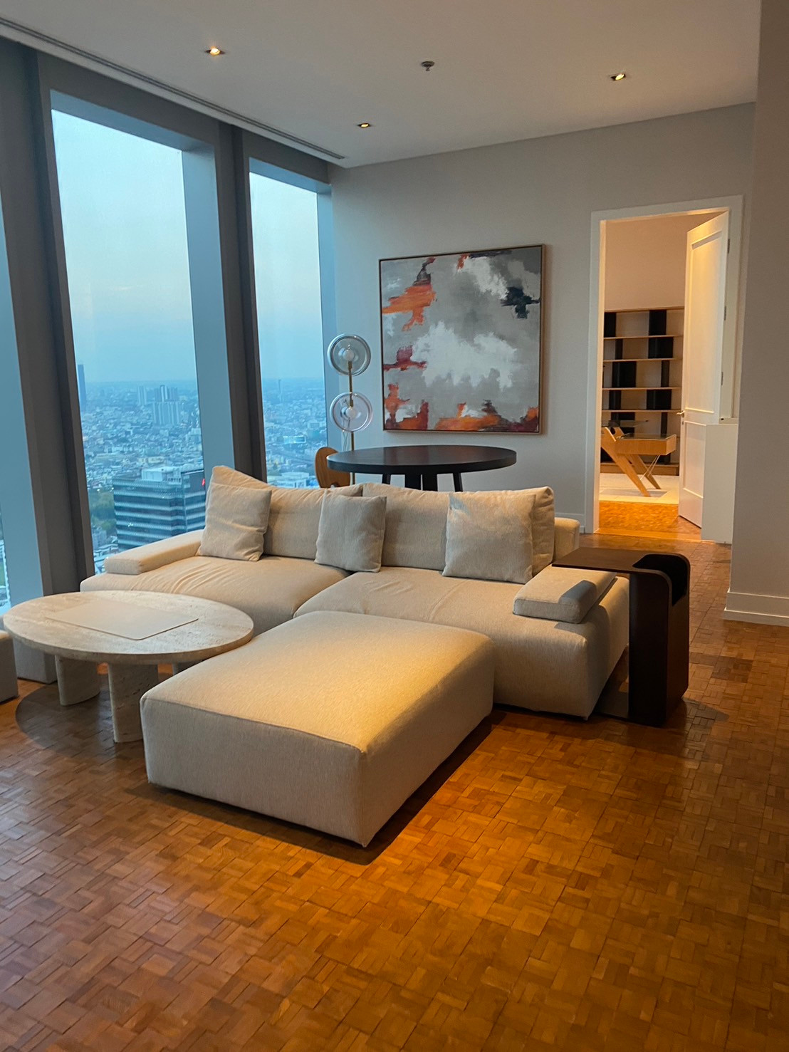ความหรูหราเหนือฟ้า – เรสซิเดนซ์ตกแต่งครบครัน ชั้น 47 ที่ The Ritz-Carlton MahaNakhon ความหรูหราเหนือฟ้า – เรสซิเดนซ์ตกแต่งครบครัน ชั้น 47 ที่ The Ritz-Carlton MahaNakhon