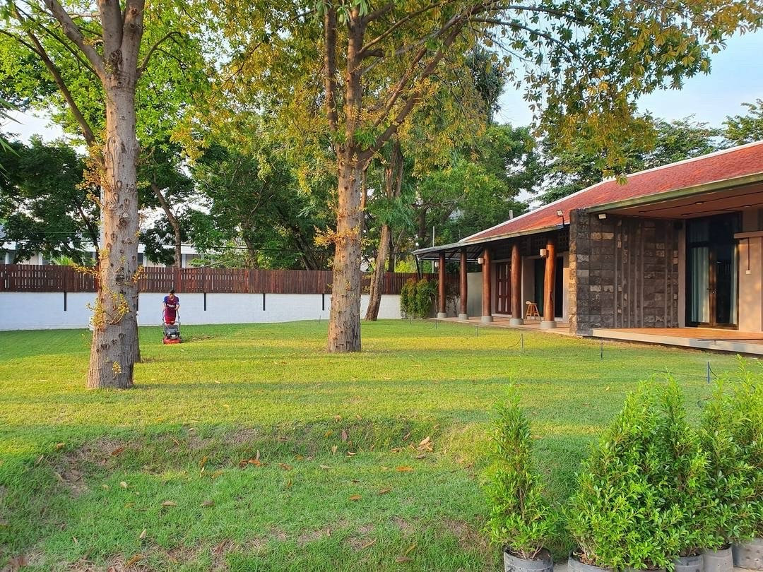 Large detached house for sale, 300 square meters, Soi Nuanchan 56, near central Eastville.