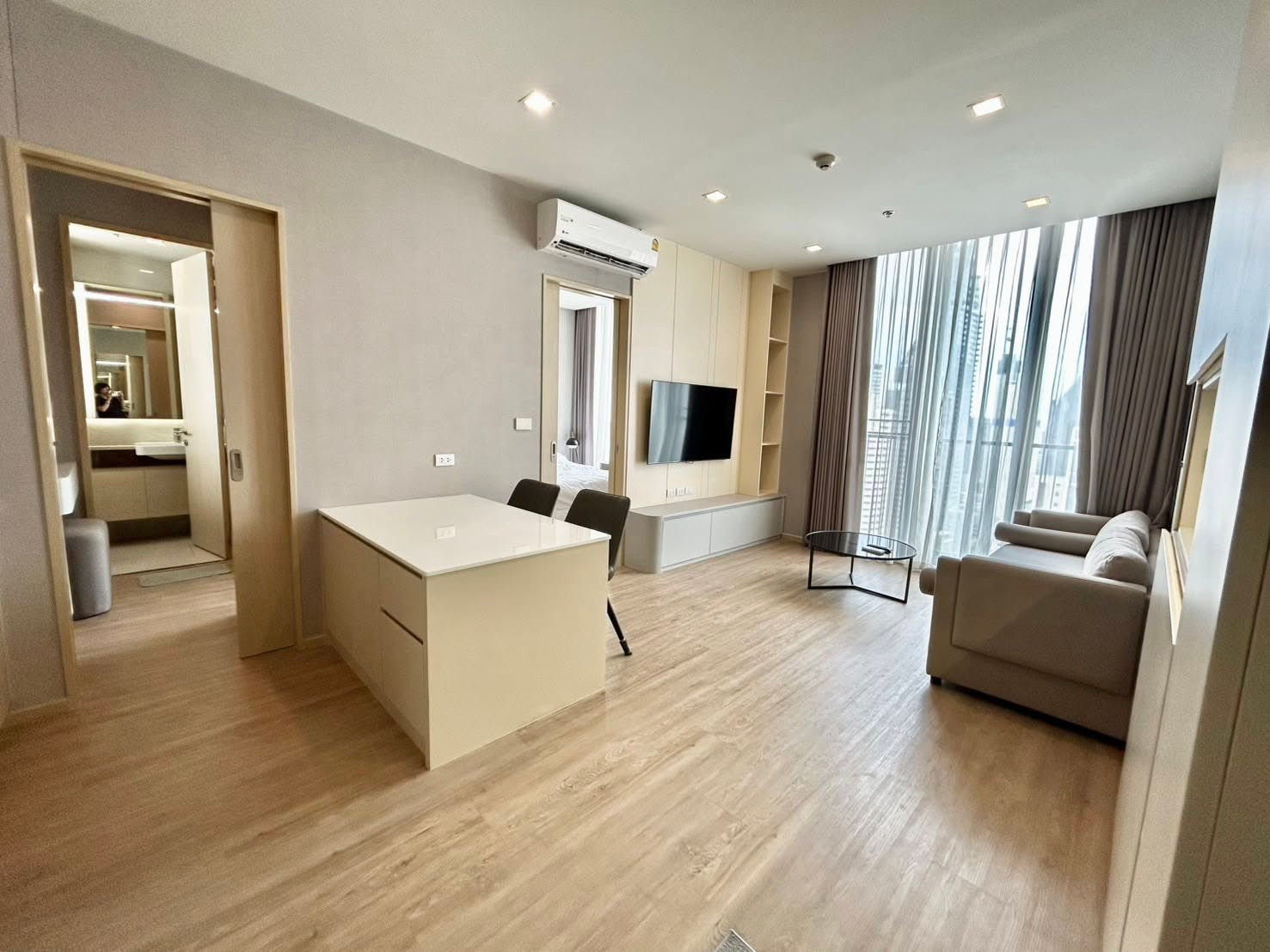 For rent: Noble State 39, 1 Bedroom, location in the heart of Phrom Phong, near BTS.