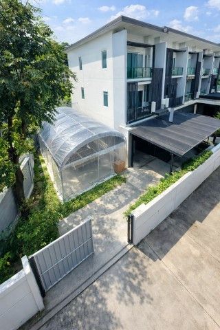 Rattanathibet corner townhouse 3storeys 3beds 3bath MRT BangRakYai 680m Wat Maduea 900m. Rattanathibet corner townhouse 3storeys 3beds 3bath MRT BangRakYai 680m Wat Maduea 900m.