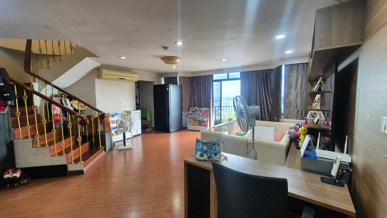 3 bedrooms, 3 bathrooms, top floor, good breeze, open view, has a private staircase leading up to the rooftop. 3 bedrooms, 3 bathrooms, top floor, good breeze, open view, has a private staircase leading up to the rooftop.