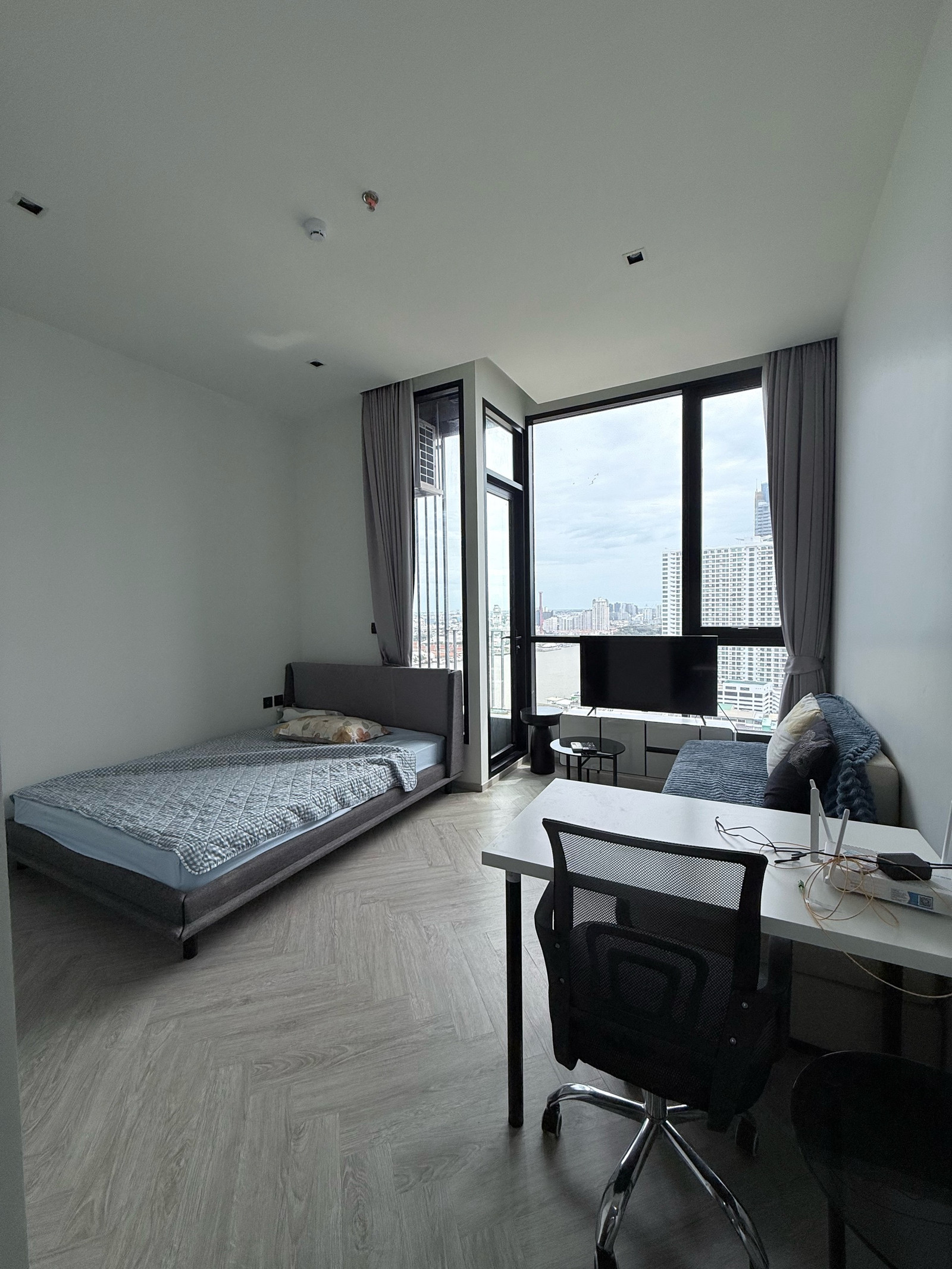 20floor 16,000