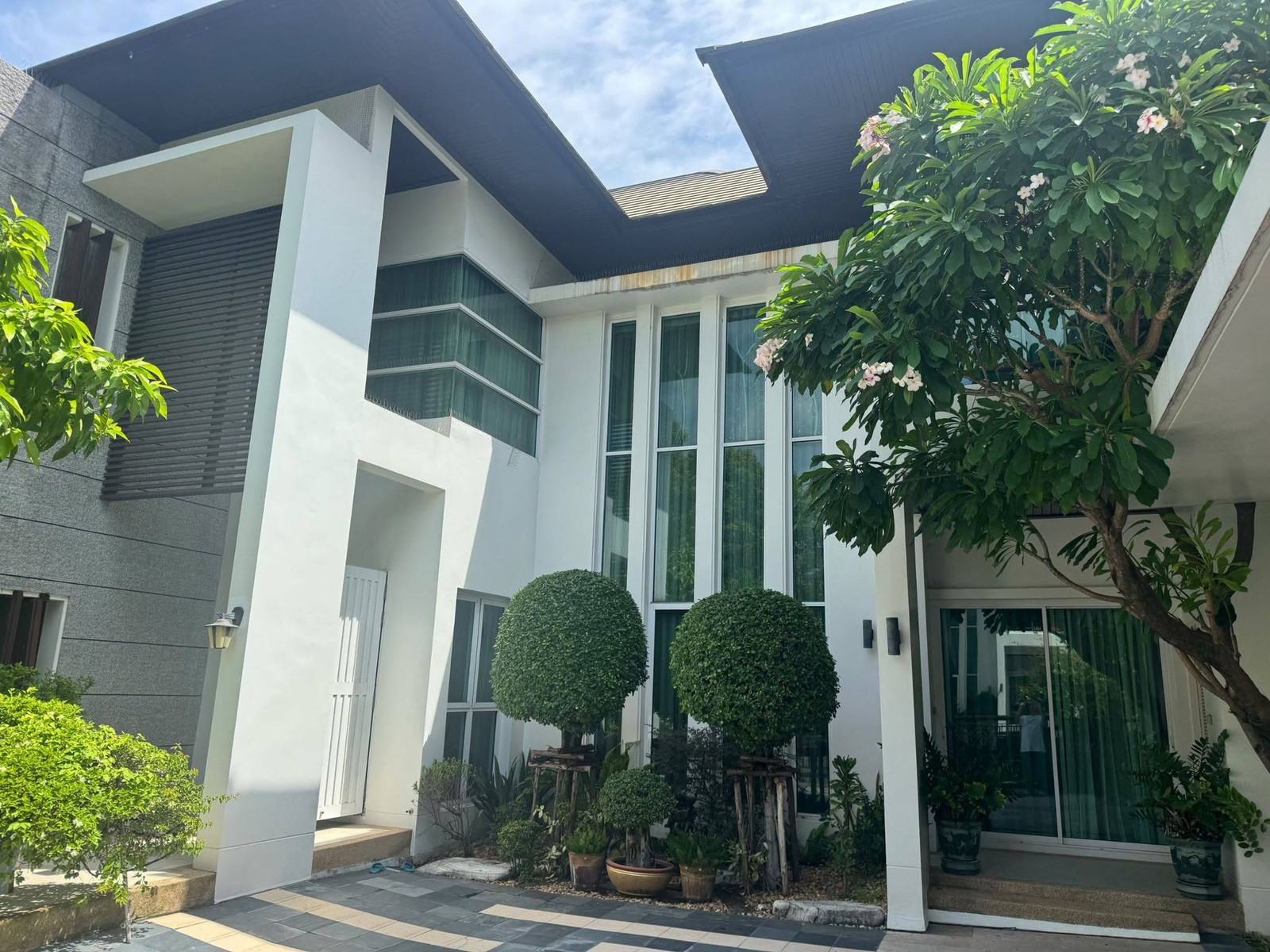 134.7ตรว 5นอน6น้ำ บ้านเดี่ยว 2 ชั้น บลูลากูน บางนา-ตราด กม 8  