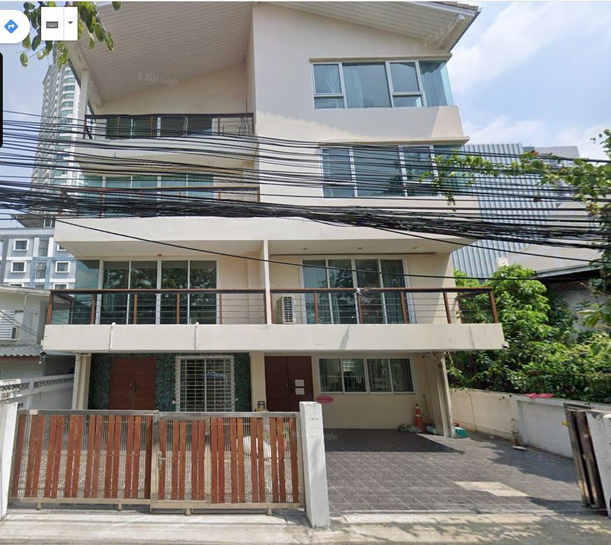 RH083826 Home Office for rent, 4 floors, 6 bedrooms, near BTS Chong Nonsi, suitable for an office. RH083826 Home Office for rent, 4 floors, 6 bedrooms, near BTS Chong Nonsi, suitable for an office.