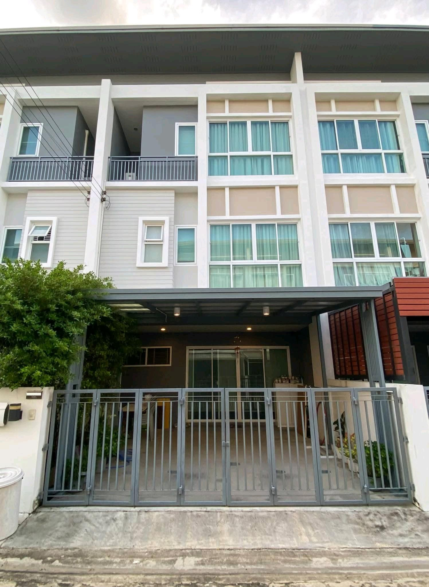 Baan Akkara Ramkhamhaeng - Wongwaen, beautiful house, many functions, 5 bedrooms, 4 bathrooms, with furniture + Built-in + electrical appliances throughout the whole house 🧳 Just bring your bags and move in! Suitable for large families, working people or Baan Akkara Ramkhamhaeng - Wongwaen, beautiful house, many functions, 5 bedrooms, 4 bathrooms, with furniture + Built-in + electrical appliances throughout the whole house 🧳 Just bring your bags and move in! Suitable for large families, working people or