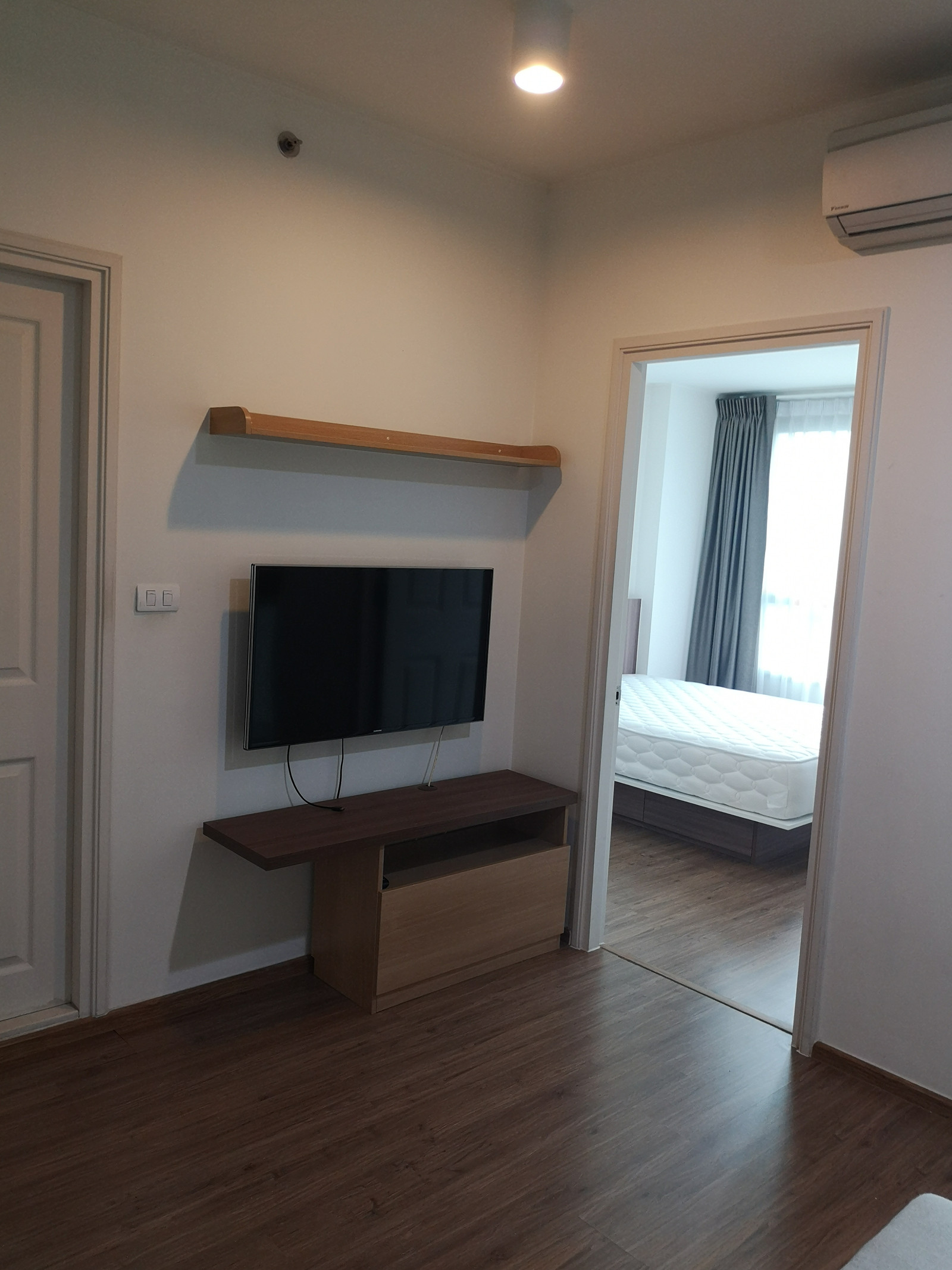Condo for sale, U Delight at Hua Mak Station, 12A floor, no blocking buildings, room on the North side, view of the book center. Condo for sale, U Delight at Hua Mak Station, 12A floor, no blocking buildings, room on the North side, view of the book center.