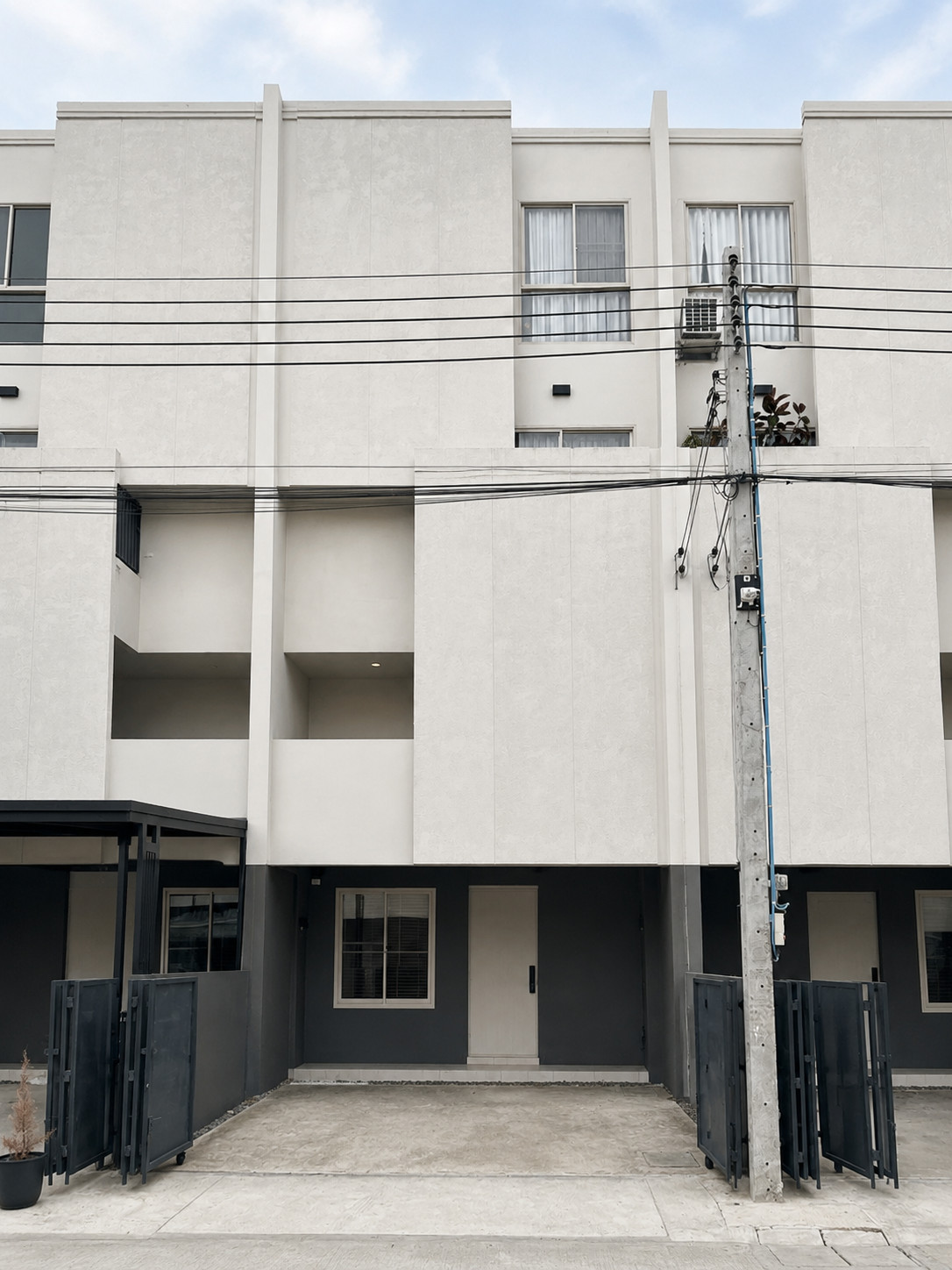 🐶🐱Townhome For Rent : Nue Verse Krungthep Kreetha, 3-Storey with Double Volume | Pet Friendly 🐶🐱Townhome For Rent : Nue Verse Krungthep Kreetha, 3-Storey with Double Volume | Pet Friendly