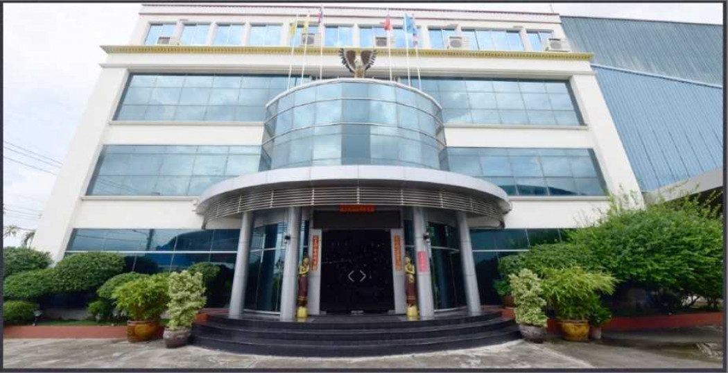 For sale: Factory with 5 rai of land in a prime location on Phetkasem Road, Bangkok. 1000 sq m, high-quality factory ready for immediate.