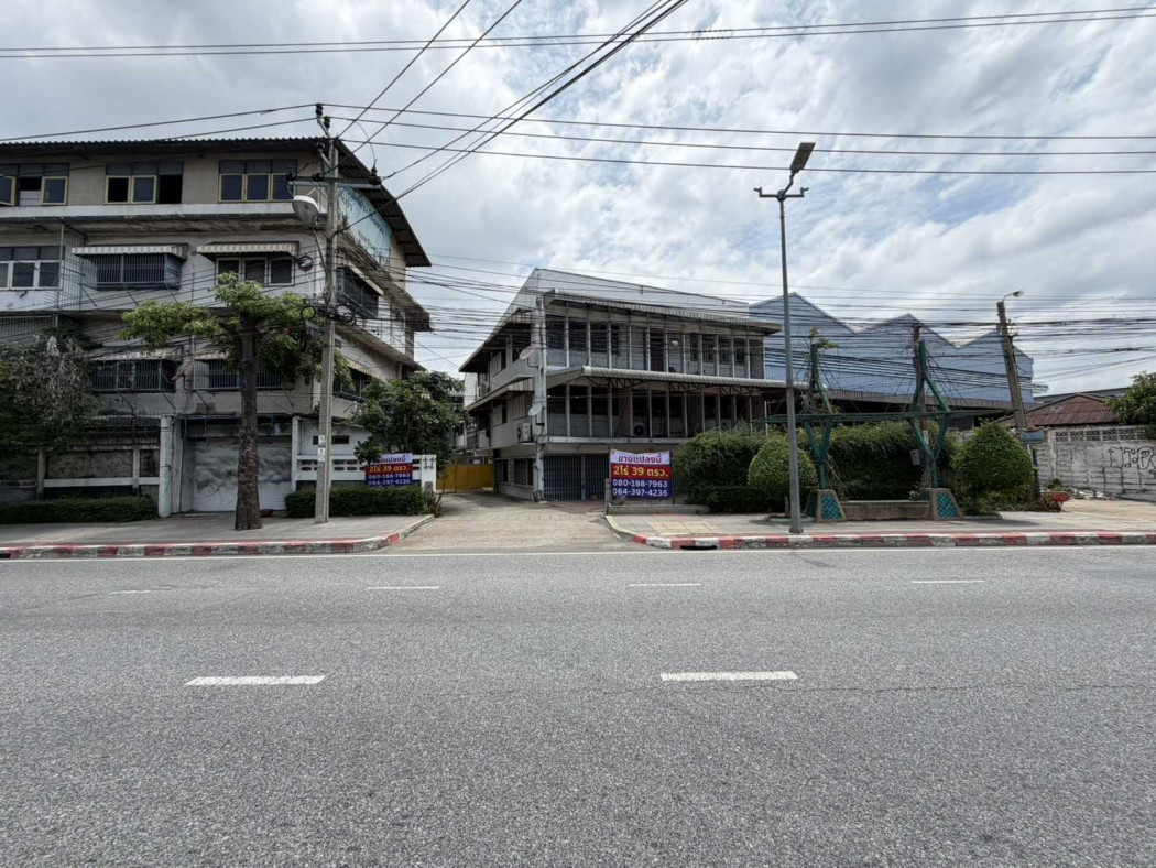 Land for sale, purple zone (industrial/commercial), 2 rai 39 sq.wa, located on Puchaosamingphrai Road, Phra Pradaeng. Suitable for factories