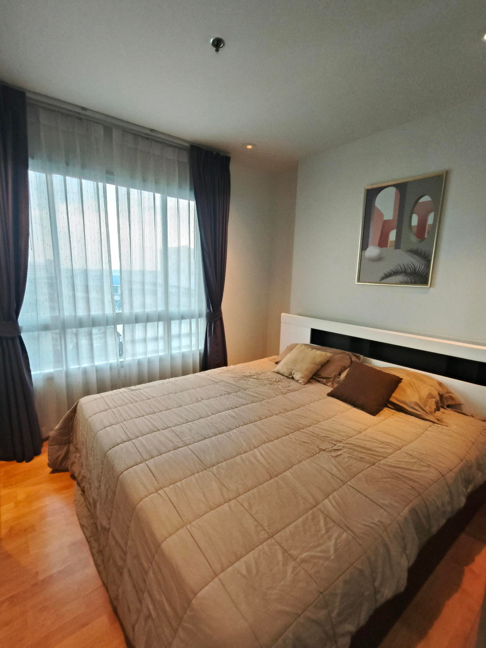 { , announced it himself} Condo for rent, The President Phase1, next to BTS/MRT Bang Wa, travel to Silom, Sathorn, Siam, convenient, about 25 minutes. { , announced it himself} Condo for rent, The President Phase1, next to BTS/MRT Bang Wa, travel to Silom, Sathorn, Siam, convenient, about 25 minutes.