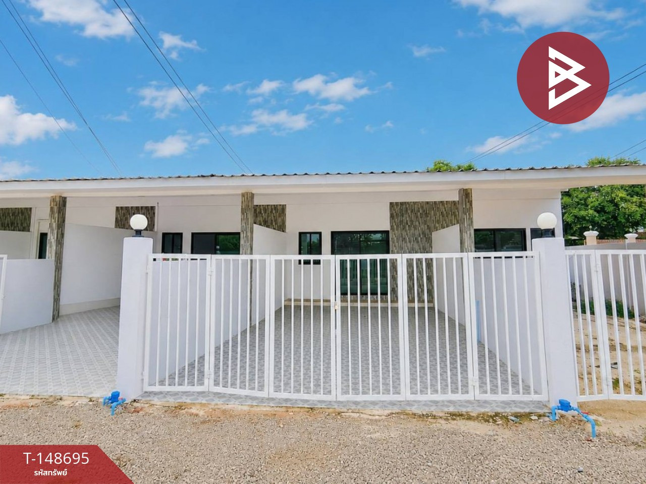 Single-story townhouse for sale, area 33.2 square meters, Bang Phae, Ratchaburi, ready to move in.