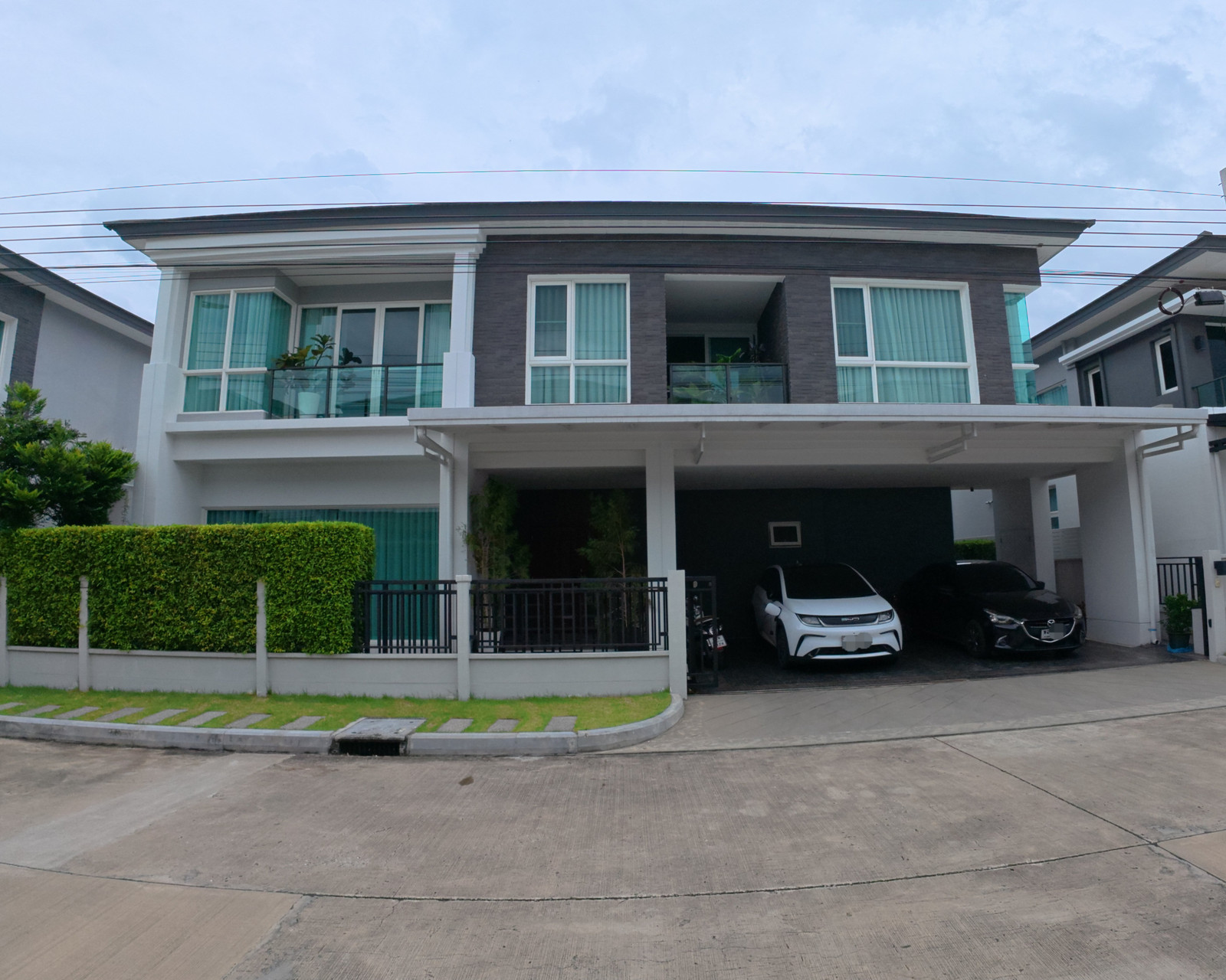 🏡 ขายบ้านเดี่ยวหลังใหญ่ The City สุขสวัสดิ์ 64 บ้านเดี่ยว 2 ชั้น เนื้อที่ 64.8 ตร.วา โดดเด่นบนพื้นที่ใช้สอยมากถึง 330 ตร.ม ฟังก์ชันครบ 4ห้องนอน 5ห้องน้ำ พื้นที่ส่วนกลางกว้างขวาง และสวนสีเขียวรอบบ้าน ให้บรรยากาศร่มรื่น ตกแต่งครบ built-in สวย 🏡 ขายบ้านเดี่ยวหลังใหญ่ The City สุขสวัสดิ์ 64 บ้านเดี่ยว 2 ชั้น เนื้อที่ 64.8 ตร.วา โดดเด่นบนพื้นที่ใช้สอยมากถึง 330 ตร.ม ฟังก์ชันครบ 4ห้องนอน 5ห้องน้ำ พื้นที่ส่วนกลางกว้างขวาง และสวนสีเขียวรอบบ้าน ให้บรรยากาศร่มรื่น ตกแต่งครบ built-in สวย