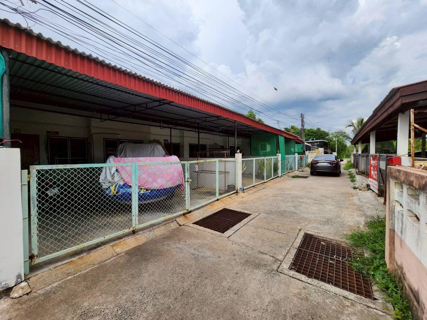🏡บ้านพร้อมที่ดินต่ำกว่าล้าน! แบ่งขายโฉนดแยก 6 แปลง 6 หลัง | 🔥ซื้อเหมา 6 หลัง ราคาพิเศษ ต่อยอดหารายได้ทันที! | ถนนเทพา 9 ศรีสะเกษ  – รูปที่ 2