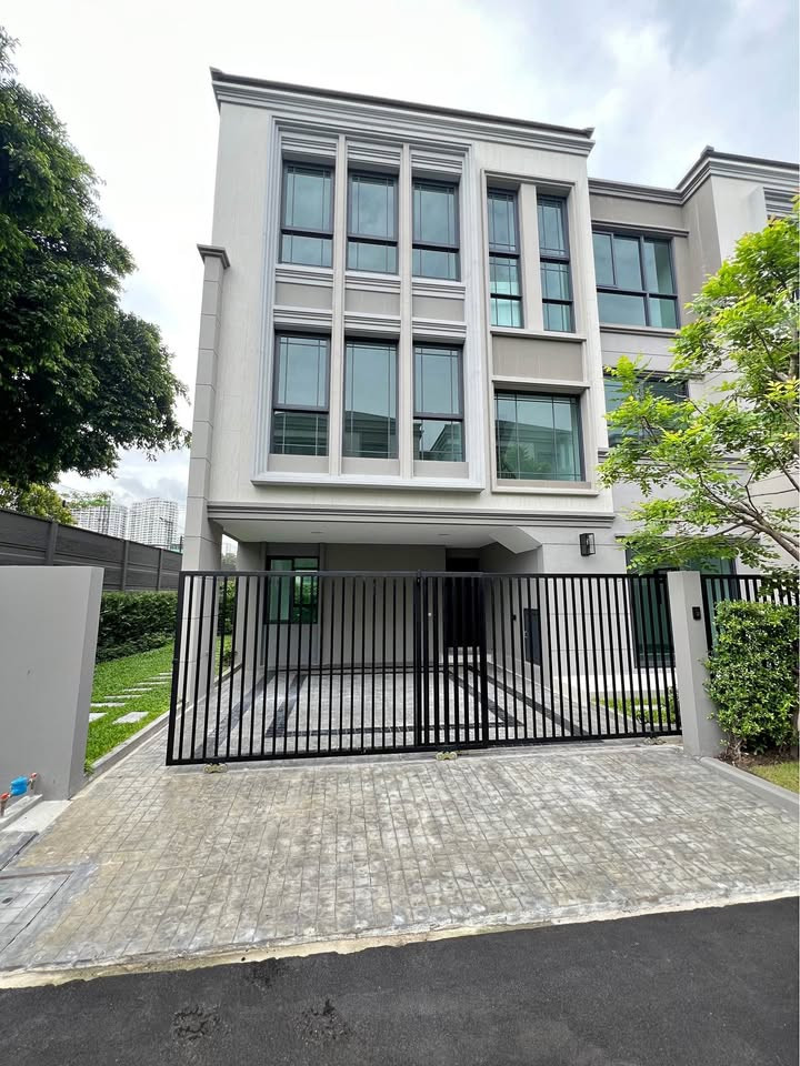 HR3777ให้เช่าบ้านหรู 3 ชั้น โครงการ บ้านกลางเมือง คลาสเซ่ รัชโยธิน (ทำเลดี ใกล้ BTS พหลโยธิน 59 / SCB Park) HR3777ให้เช่าบ้านหรู 3 ชั้น โครงการ บ้านกลางเมือง คลาสเซ่ รัชโยธิน (ทำเลดี ใกล้ BTS พหลโยธิน 59 / SCB Park)