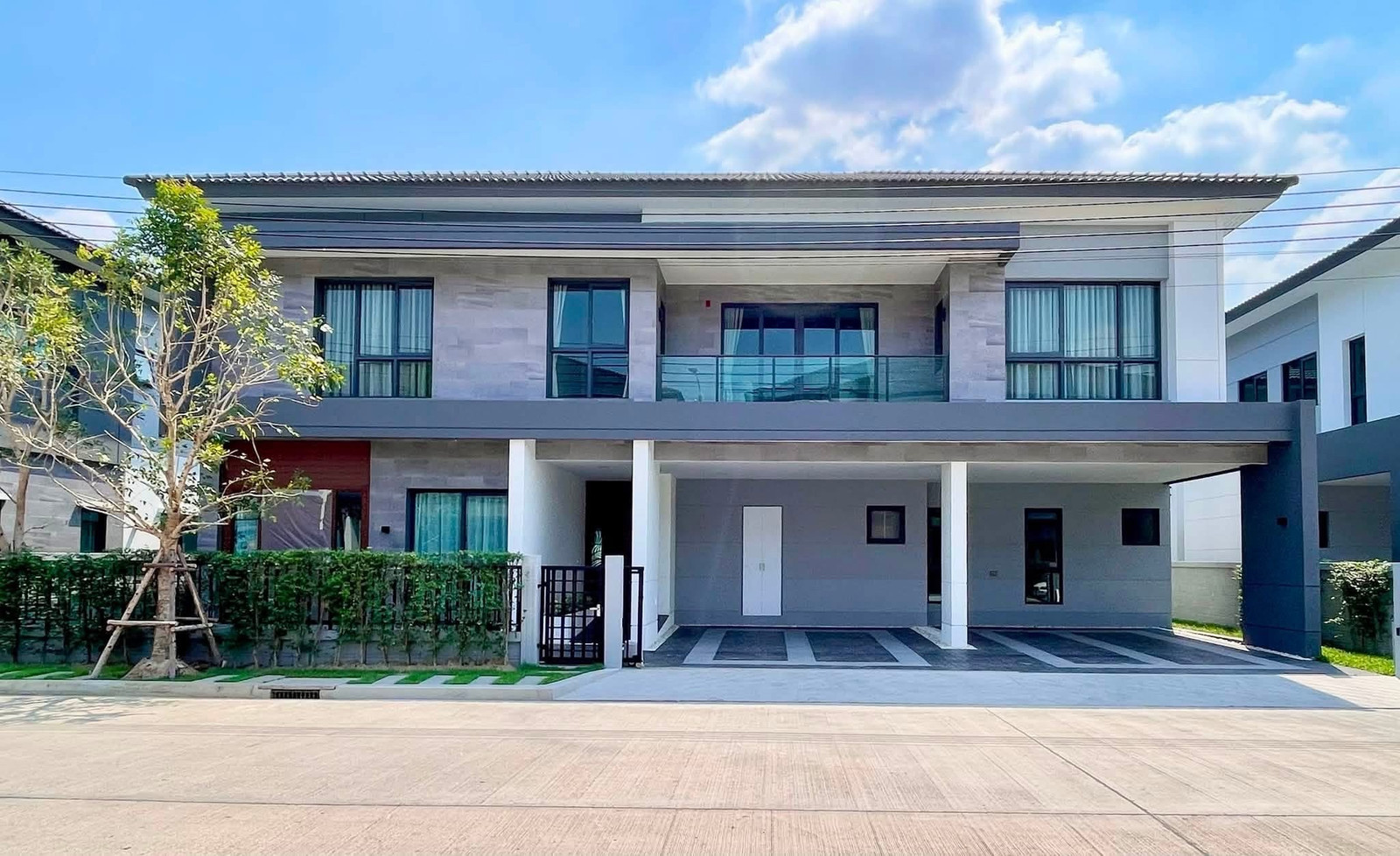 Luxury House for Rent at The City Bangna | 5 Bedrooms 6 Bathrooms | 416 Sq.m. | Near Mega Bangna