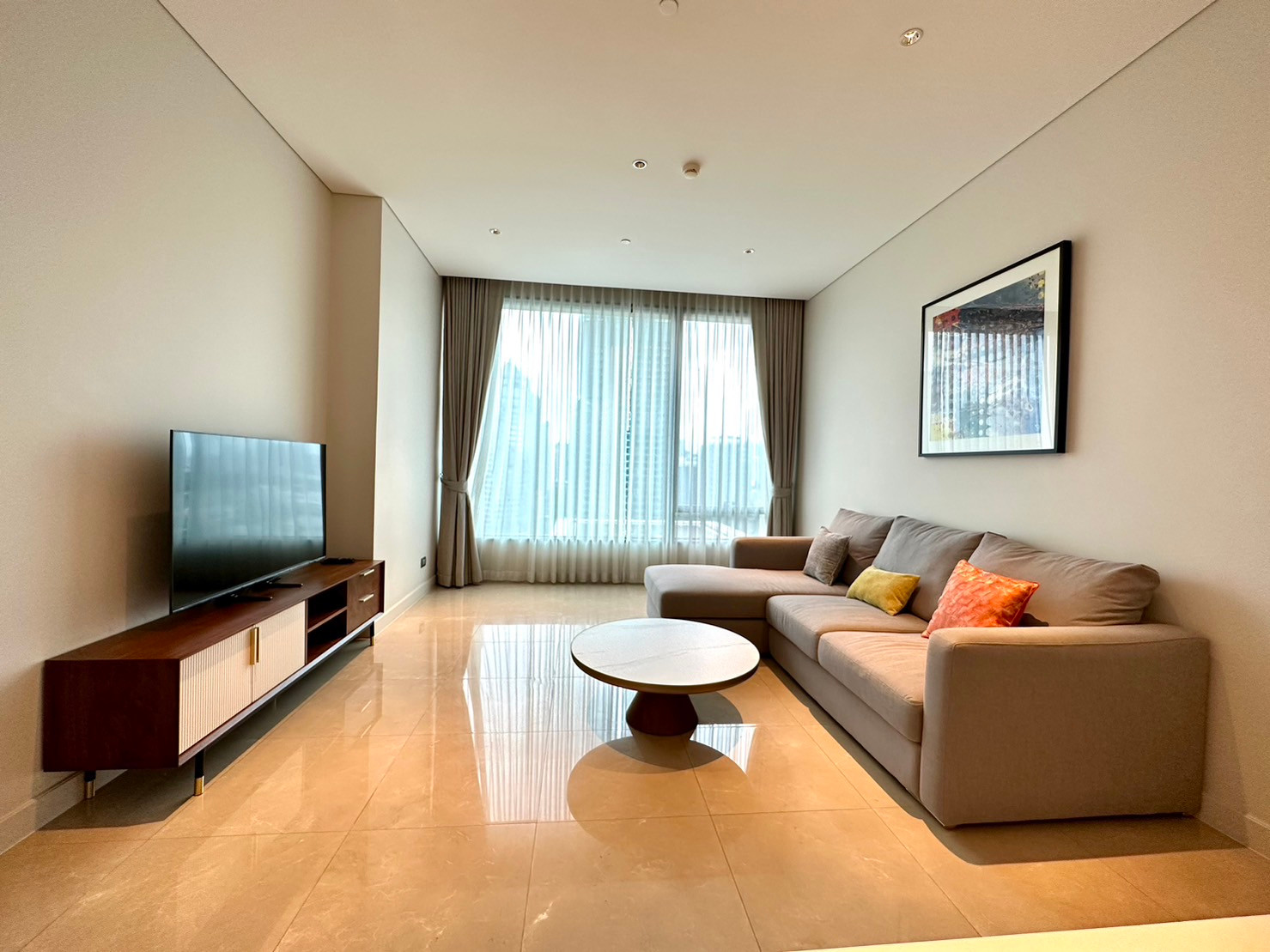 Best deal for sale 1 bed unit in Sindhorn Residence