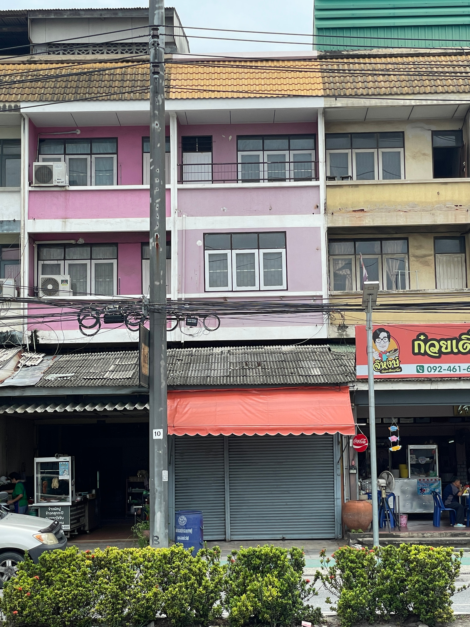 ขายพร้อมผู้เช่า อาคารพาณิชย์ 3.5 ชั้น ติดถนนใหญ่ต้นถนนแพรกษา 18 ตร.ว. ผังเมืองสีน้ำตาล ย.8 – รูปที่ 2