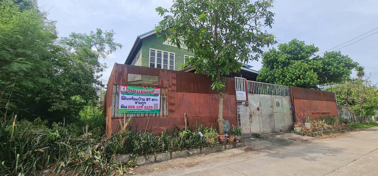 House + land 97 sq m. Sinpatthana Thani Village, Soi 4/7, Soi Thawi Watthana 9, Phetkasem Road, Liab Khlong Thawi Watthana Road, Thawi Watthana Subdistrict, Thawi Watthana District, Bangkok.