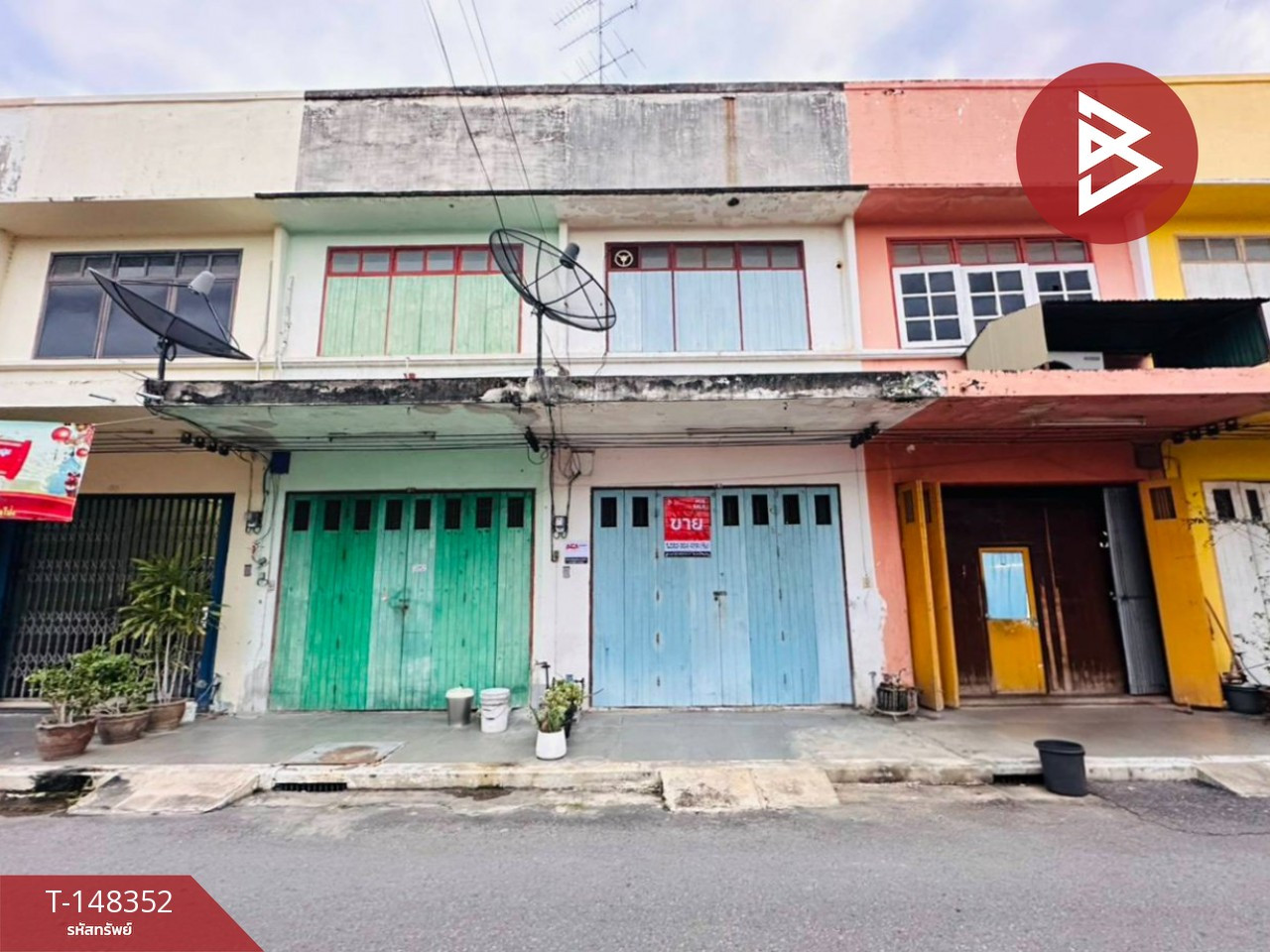 2-story commercial building for sale, area 15.3 square meters, Soi Toh Chin, Ban Pong, Ratchaburi. 2-story commercial building for sale, area 15.3 square meters, Soi Toh Chin, Ban Pong, Ratchaburi.
