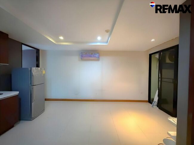 คอนโด J.W. City Ratchada 32 (เจ ดับบลิว ซิตี้ รัชดาภิเษก 32) ตรงข้ามศาลอาญารัชดา พื้นที่ 51.90 ตารางเมตร 2 ห้องนอน 2 ห้องน้ำ 1 ครัว ห้องมุม พร้อมที่จอดรถ 100% เป็นที่จอดประจำ 1 ห้องต่อ 1 คัน – รูปที่ 3