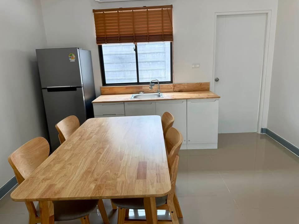 🏡 ให้เช่า ทาวน์โฮม 2 ชั้น โครงการ พลีโน่ พหลโยธิน–รังสิต 3 ห้องนอน 2 ห้องน้ำ จอดรถ 2 คัน  เฟอร์ครบ พร้อมเข้าอยู่ 💰 ค่าเช่า 17,000 บาท/เดือน ✅ รวมค่าส่วนกลางแล้ว – รูปที่ 2