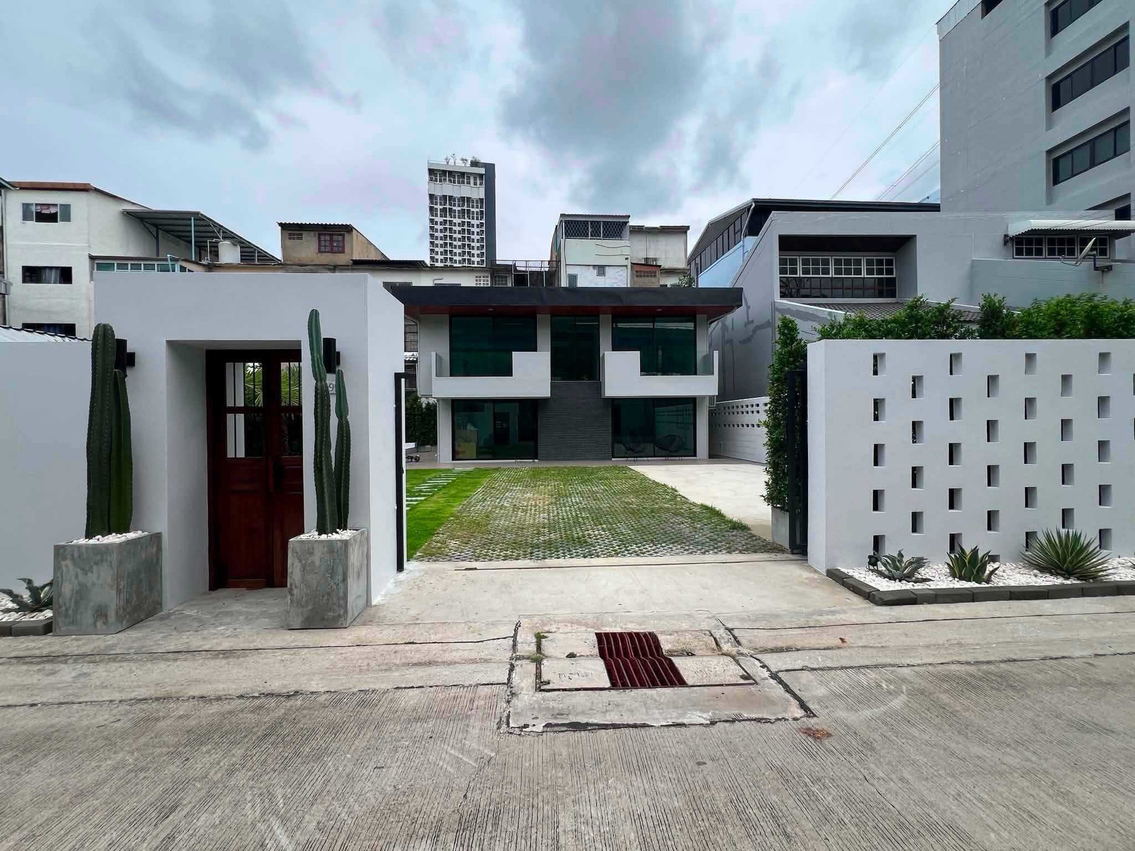 Single House Rent: Pattanakarn Soi 5 Luxury🌟🌿🌈