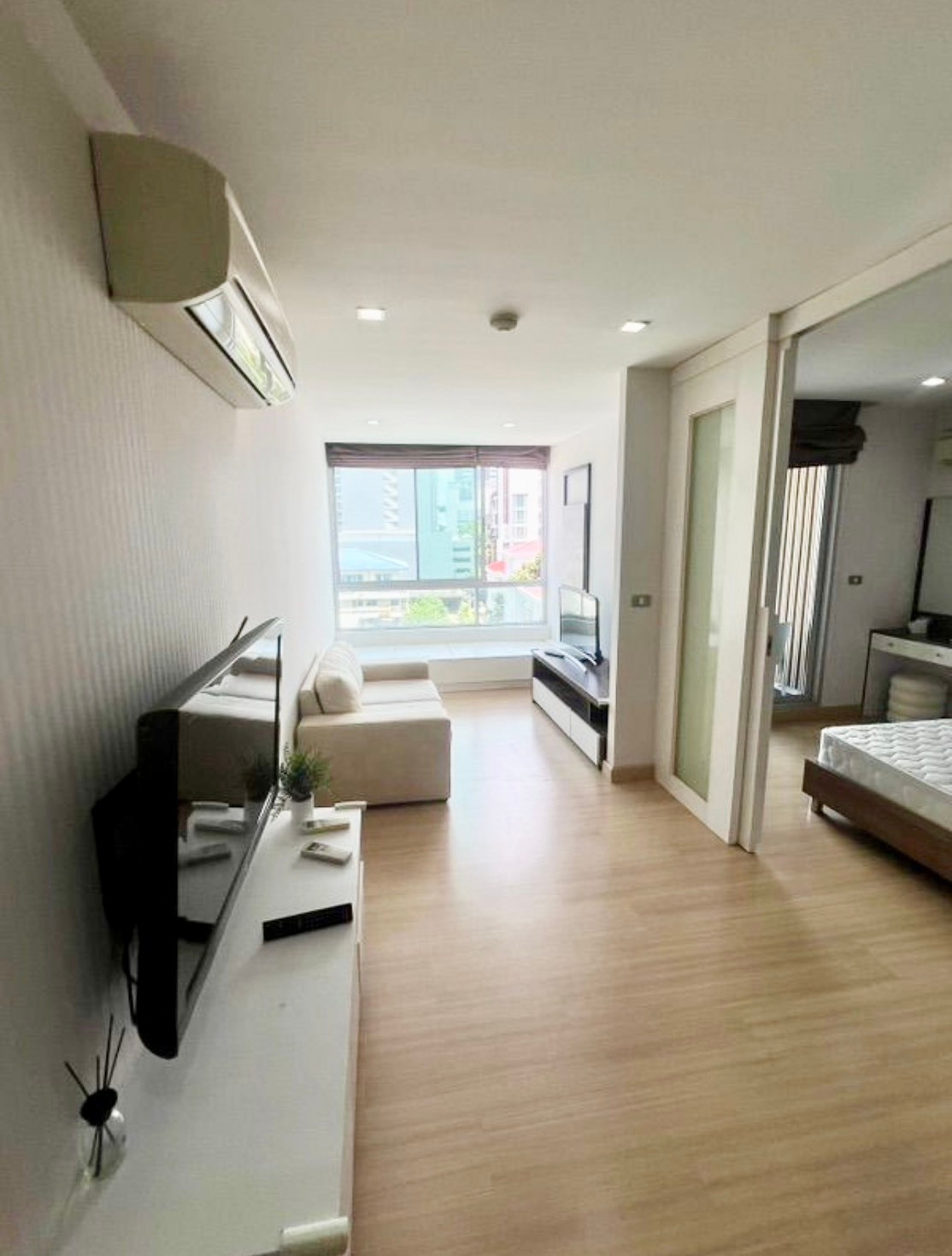 Condo for rent, The Tree Sukhumvit 42, divided into perfect proportions. Complete with furniture and electrical appliances You can move in now. Condo for rent, The Tree Sukhumvit 42, divided into perfect proportions. Complete with furniture and electrical appliances You can move in now.