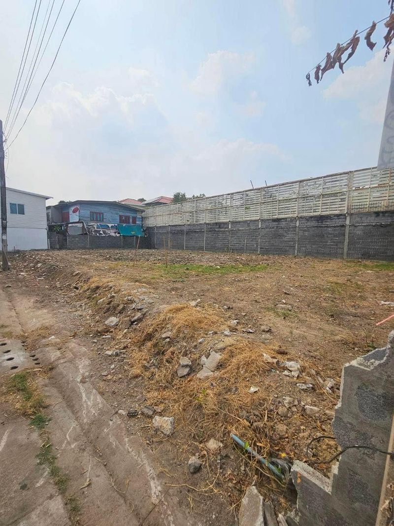 Empty land for sale, 103 sq m., near Central Eastville, 700 meters. Empty land for sale, 103 sq m., near Central Eastville, 700 meters.