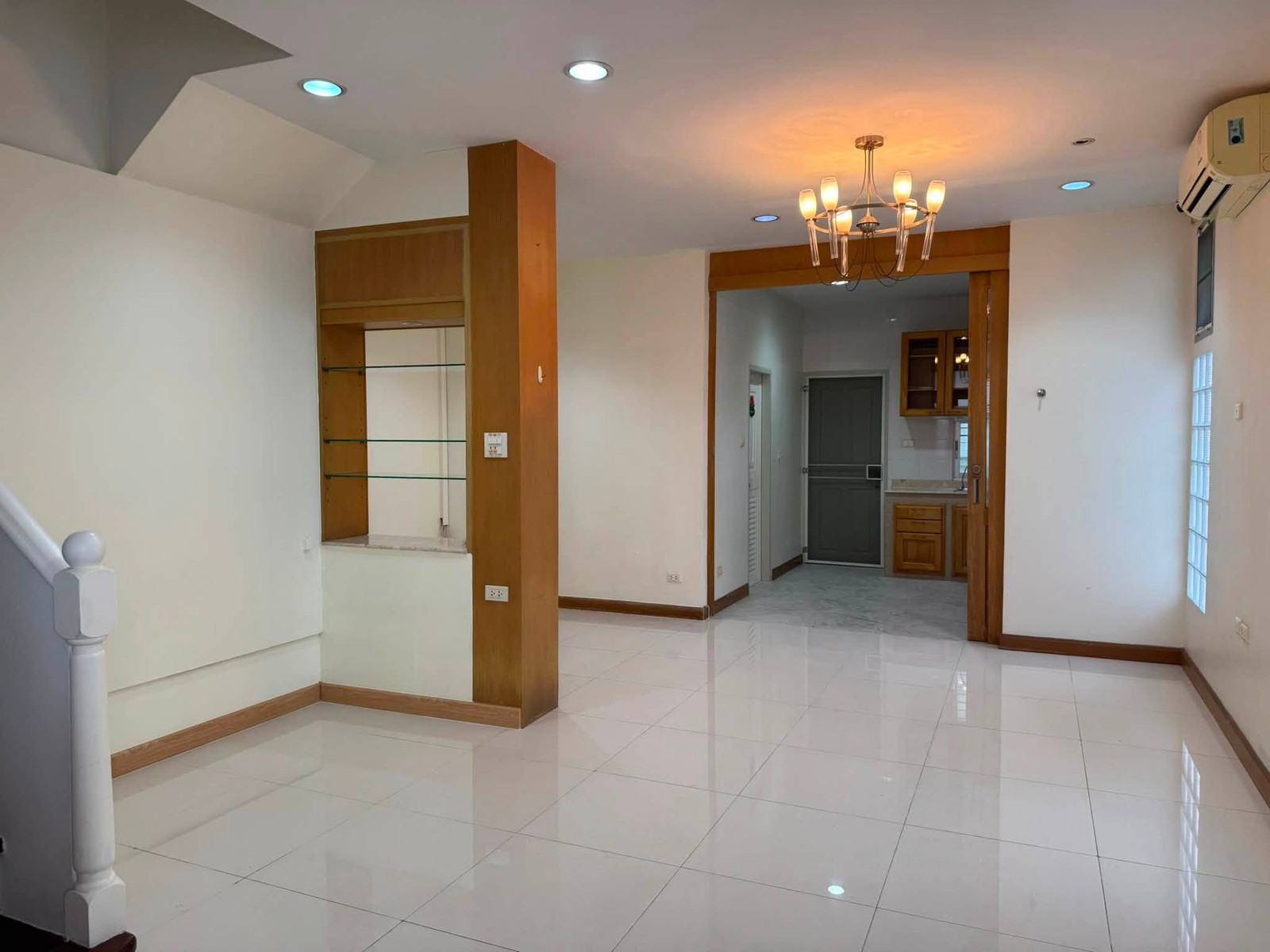 ให้เช่า บ้านกลางกรุง สาทร–นราธิวาส | บ้านหัวมุม รีโนเวทใหม่ทั้งหลัง พร้อมเข้าอยู่