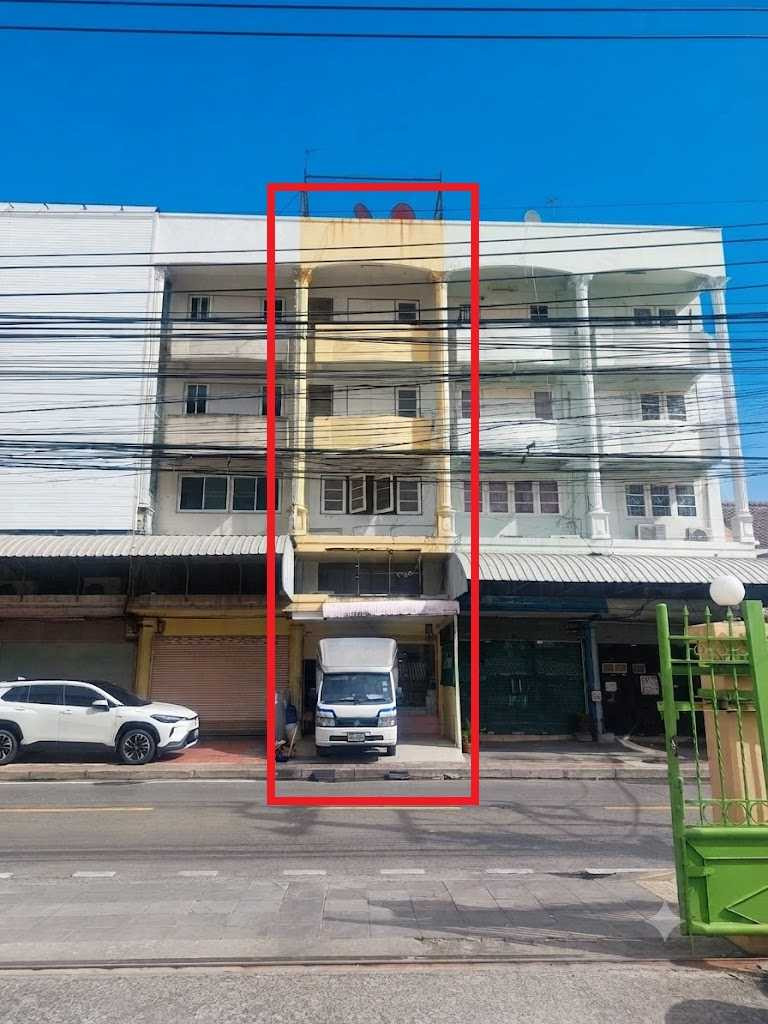 ขายและให้เช่าอาคารพาณิชย์สูง 4.5 ชั้น ริมถนนซอยลาดพร้าว 80 แยก 22 เขตวังทองหลาง
