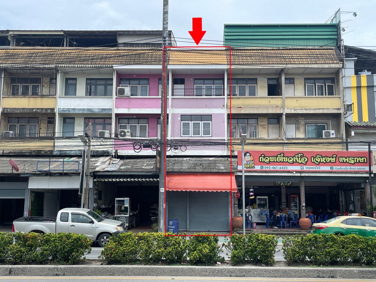 For Sale with Existing Tenant, 3.5 Story Commercial Building on Main Road at the Beginning of Phraeksa Road, 18 sq.wah, Brown Zoning Y.8 For Sale with Existing Tenant, 3.5 Story Commercial Building on Main Road at the Beginning of Phraeksa Road, 18 sq.wah, Brown Zoning Y.8
