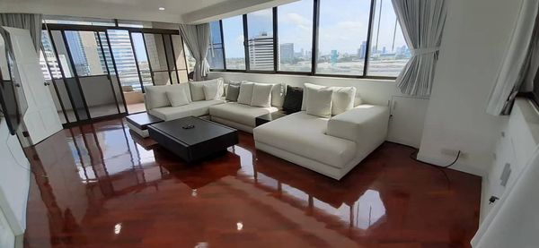 Ruamsuk Condo, Sukhumvit 26, near BTS Phrom Phong, EmQuartier, wide space, beautiful room, ready to move in.