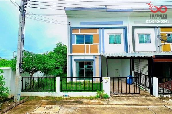 Townhome for sale, 2 floors, 25 sq m, Lalin Town Lio Bliss, Theparak - Bang Bo, Samut Prakan, selling below cost.